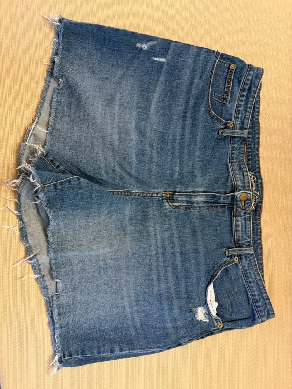 Denim shorts with Raw Hem - Medium Blue